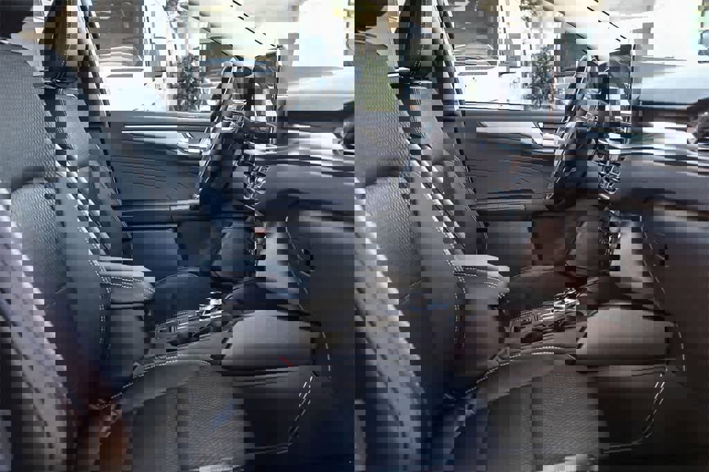 New 2025 Ford Escape SE w/ Class II Trailer Tow Package image 16