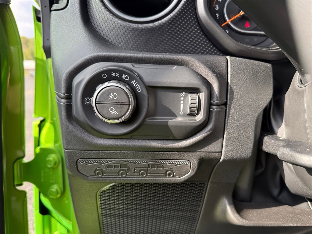 New 2025 Jeep Gladiator Rubicon w/ Convenience Group image 17