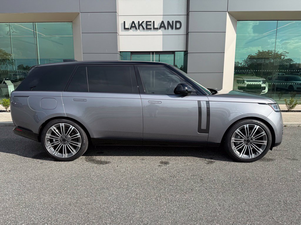 Used 2026 Land Rover Range Rover Long Wheelbase SE AWD/4WD image 2