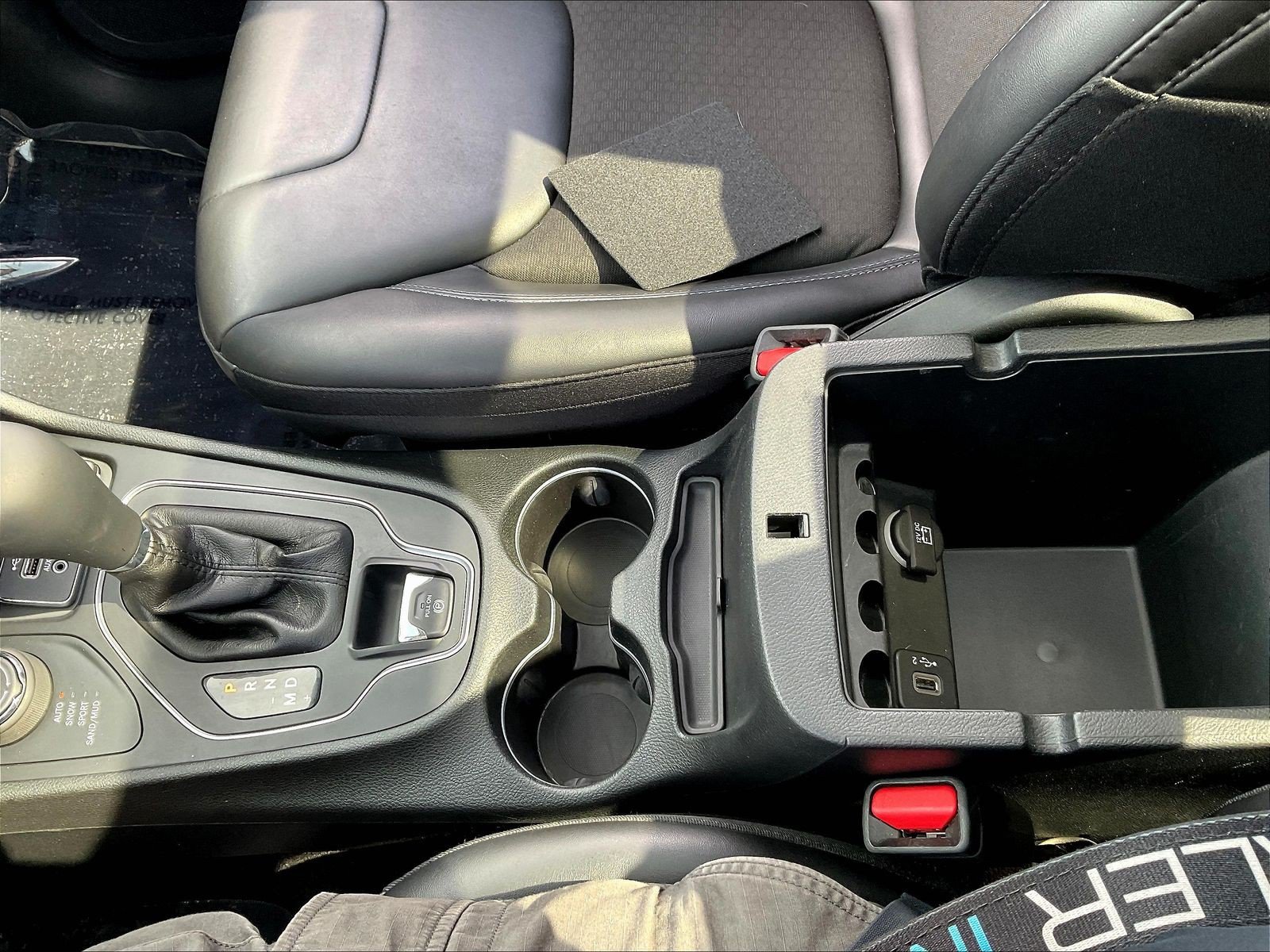 Used 2019 Jeep Cherokee Latitude Plus w/ Comfort/Convenience Group AWD/4WD image 16