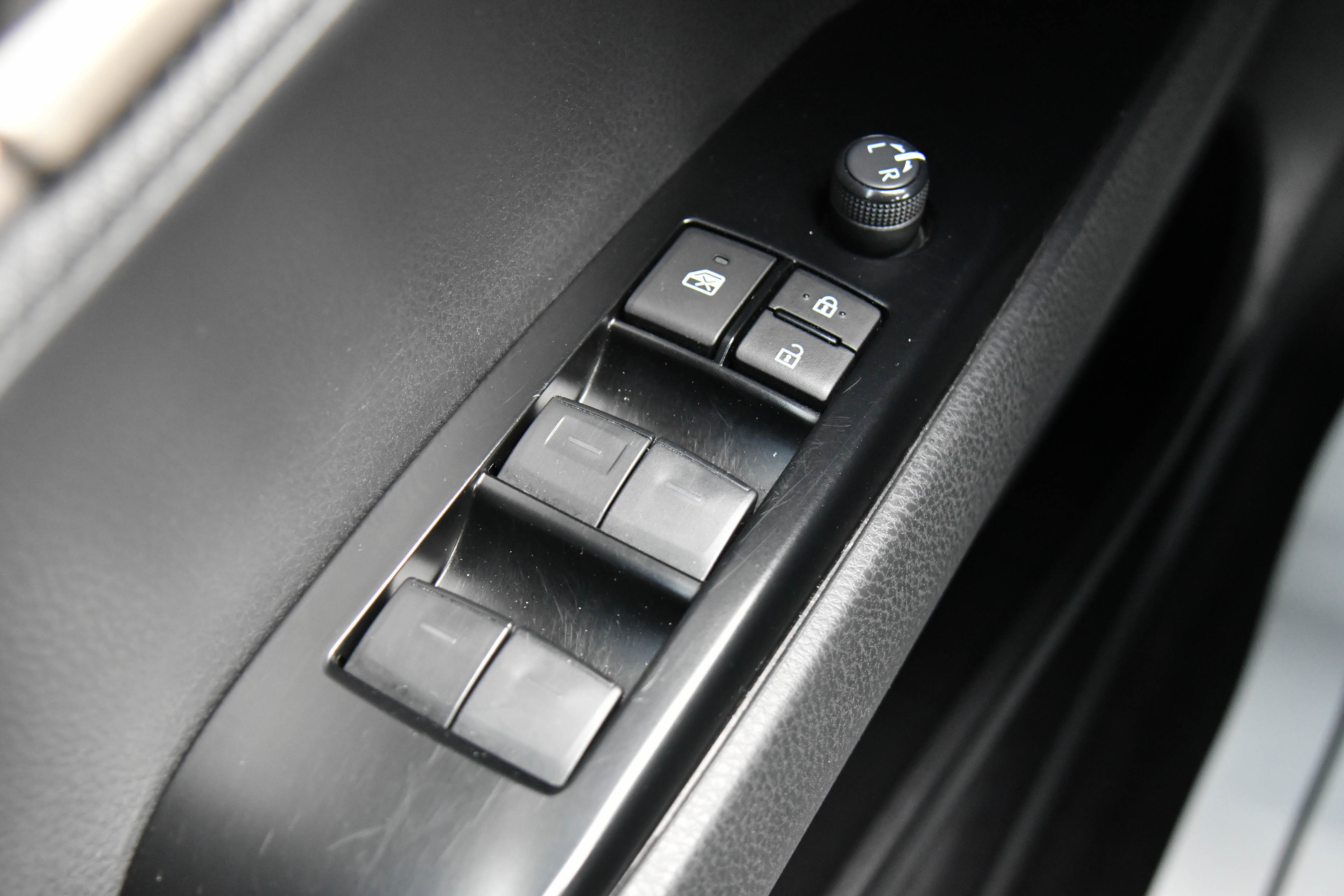 Used 2025 Toyota Camry SE image 37