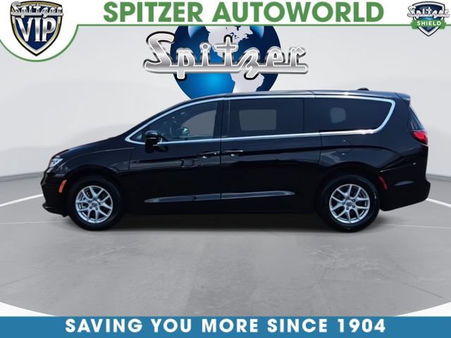 Used 2025 Chrysler Pacifica Select FWD image 5