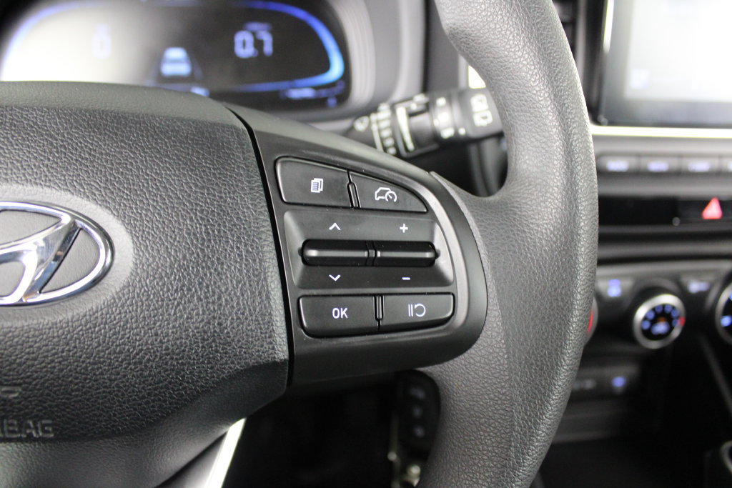 Certified 2025 Hyundai Venue SE FWD image 25