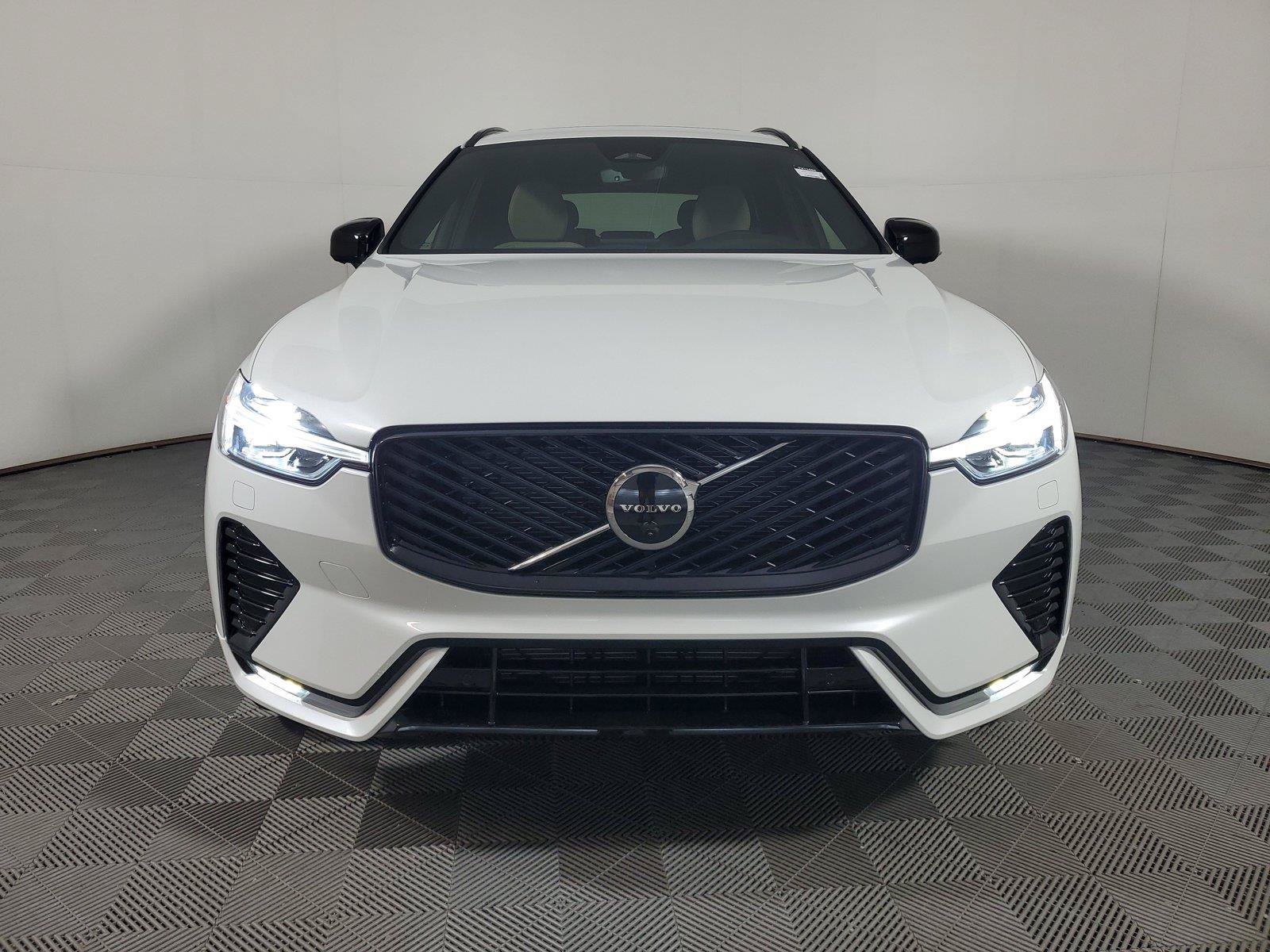 New 2027 Volvo XC60 B5 Plus AWD/4WD image 2