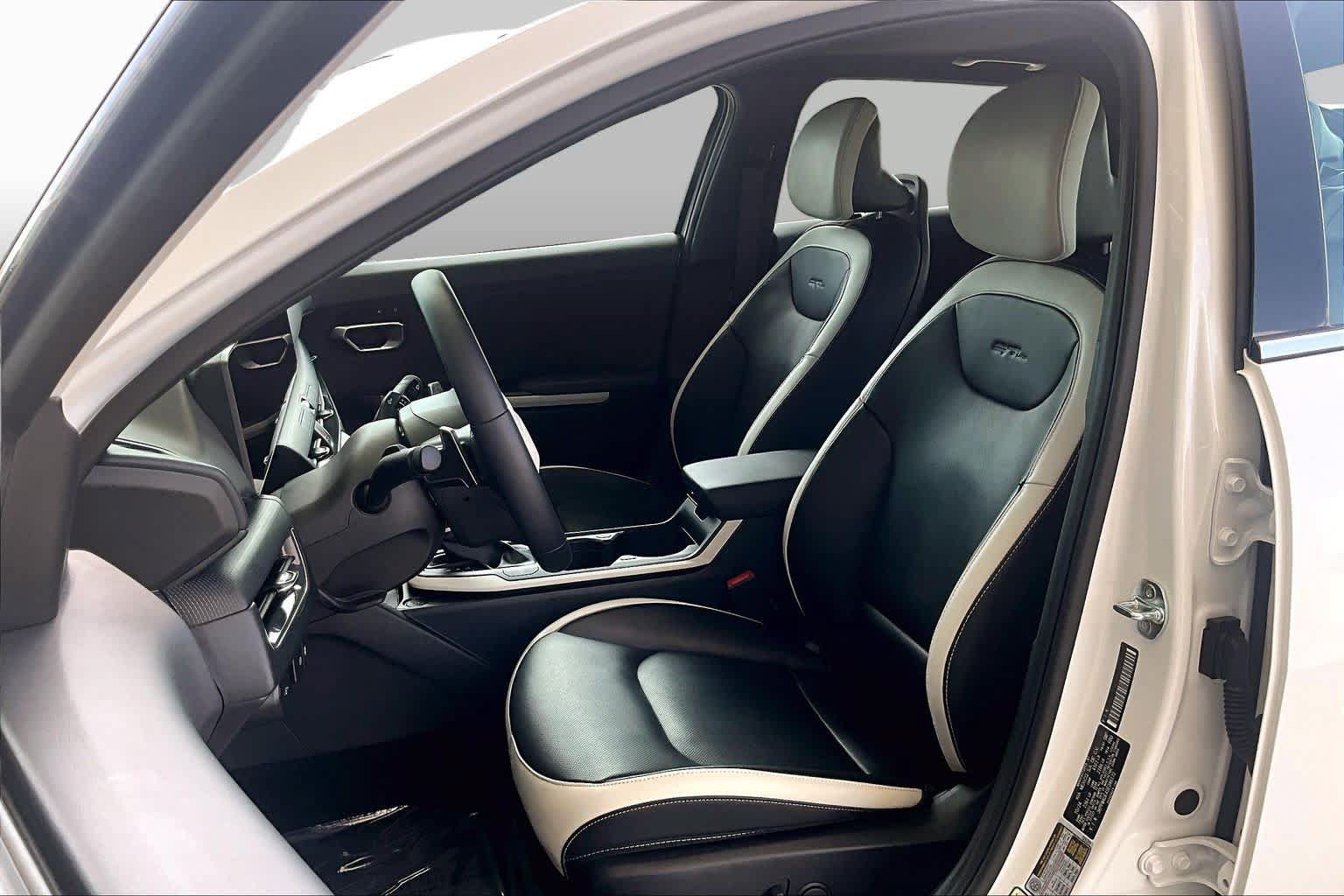 Used 2025 Kia K4 GT-Line w/ GT-Line Premium Package FWD image 8