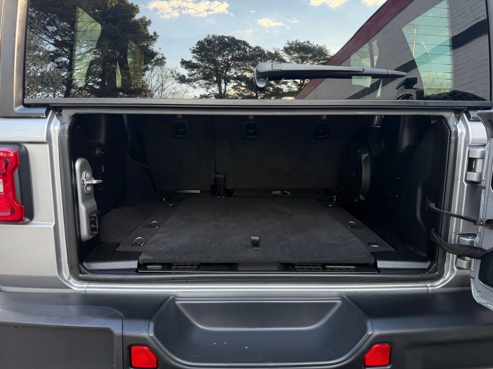 Used 2018 Jeep Wrangler Unlimited Rubicon image 15