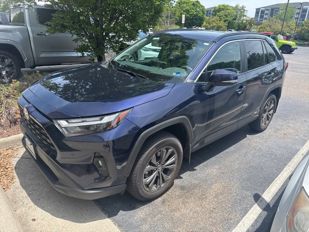 Used 2025 Toyota RAV4 XLE Premium w/ Weather Package AWD/4WD image 4
