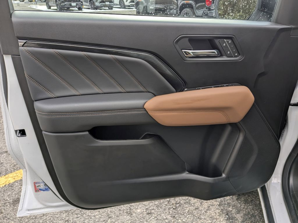 New 2025 GMC Canyon AT4 w/ Technology Plus Package AWD/4WD image 9
