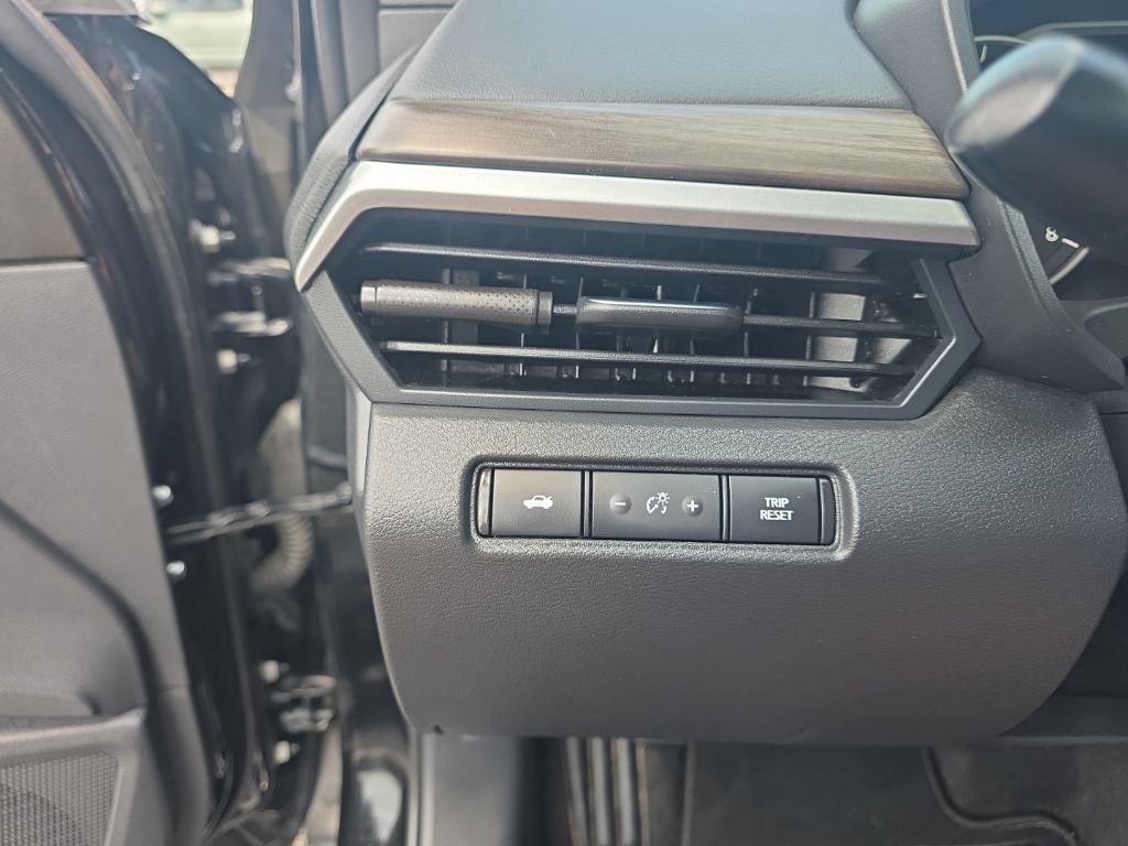Used 2025 Nissan Altima 2.5 SV FWD image 16