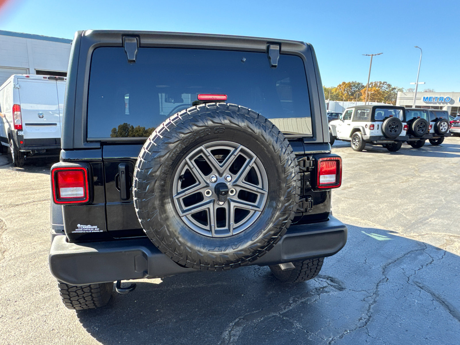 Used 2025 Jeep Wrangler Sport S image 4