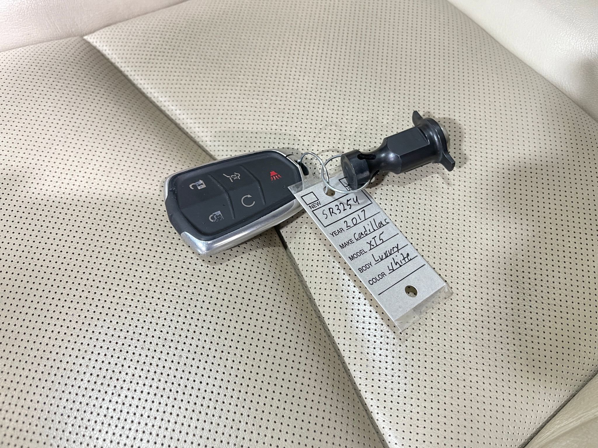 Used 2017 Cadillac XT5 Luxury w/ Driver Awareness Package image 37