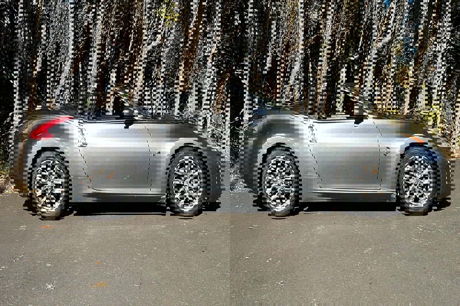 Used 2014 Nissan 370Z Touring image 3