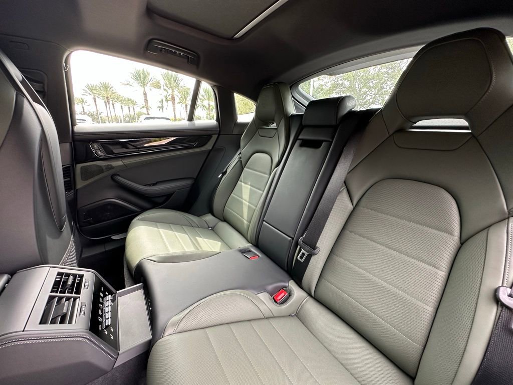 Used 2025 Porsche Panamera image 30