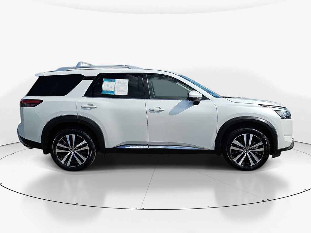 Used 2025 Nissan Pathfinder Platinum w/ Cargo Package FWD image 5