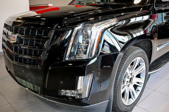 Used 2018 Cadillac Escalade ESV Luxury AWD/4WD image 9