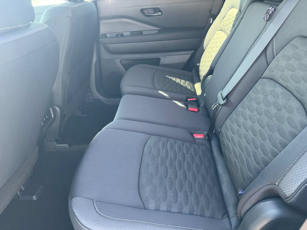 Used 2026 Nissan Pathfinder S FWD image 21