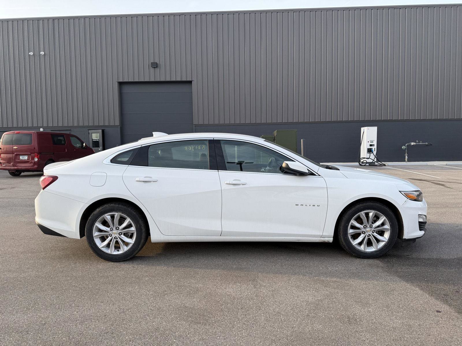 Used 2022 Chevrolet Malibu LT image 2