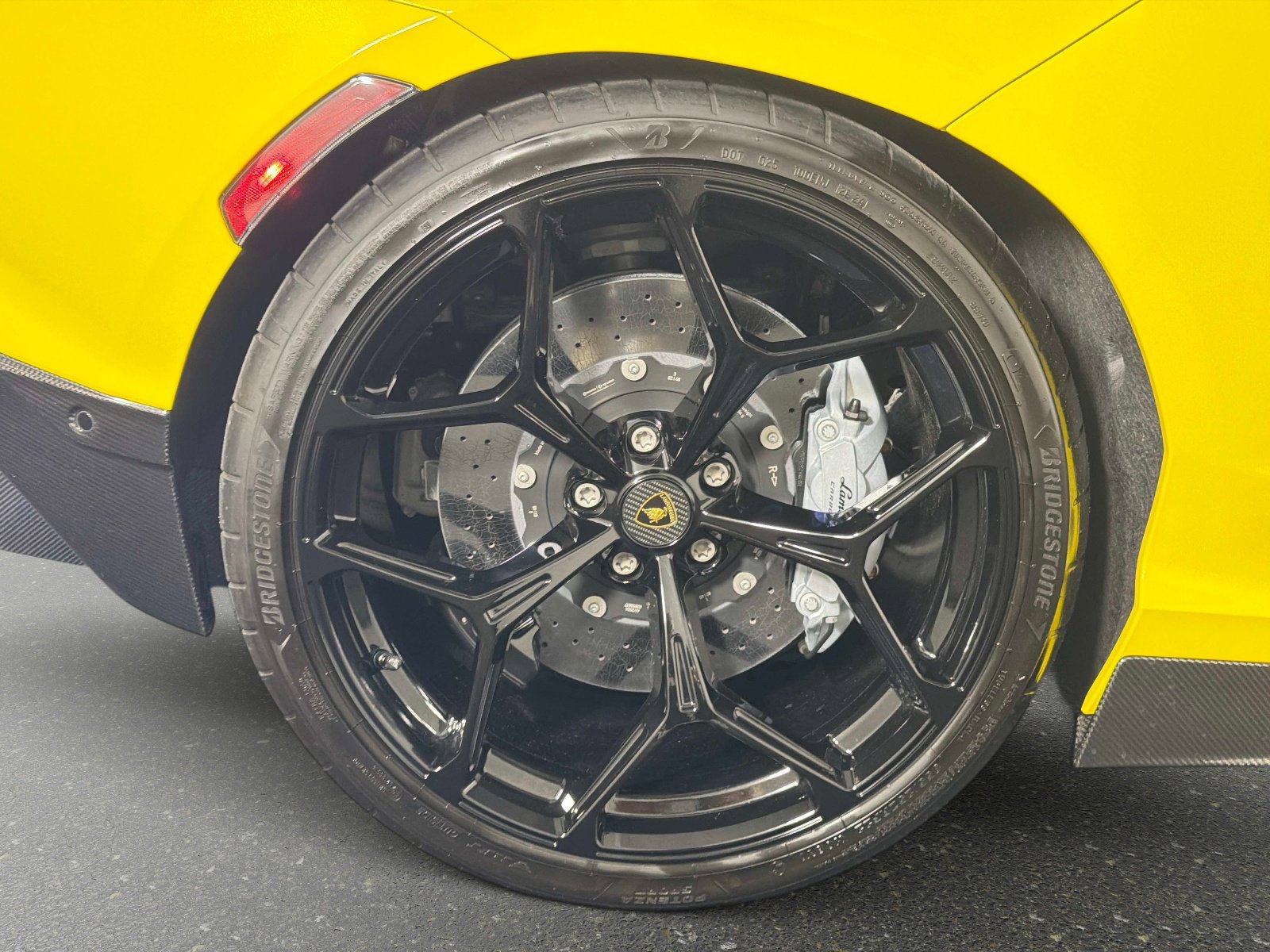 Used 2025 Lamborghini Revuelto image 19