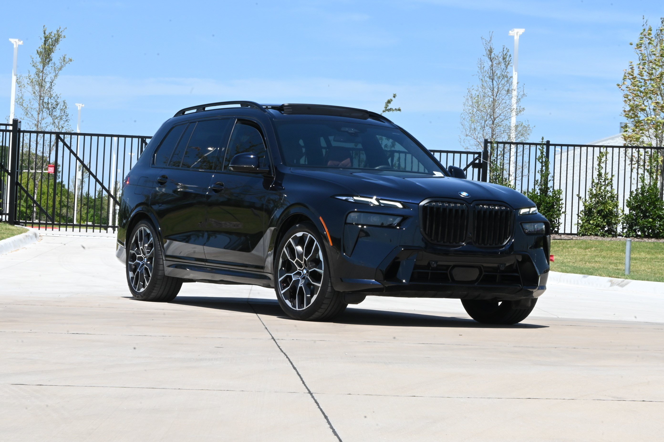 Certified 2026 BMW X7 xDrive40i w/ M Sport Package AWD/4WD image 2