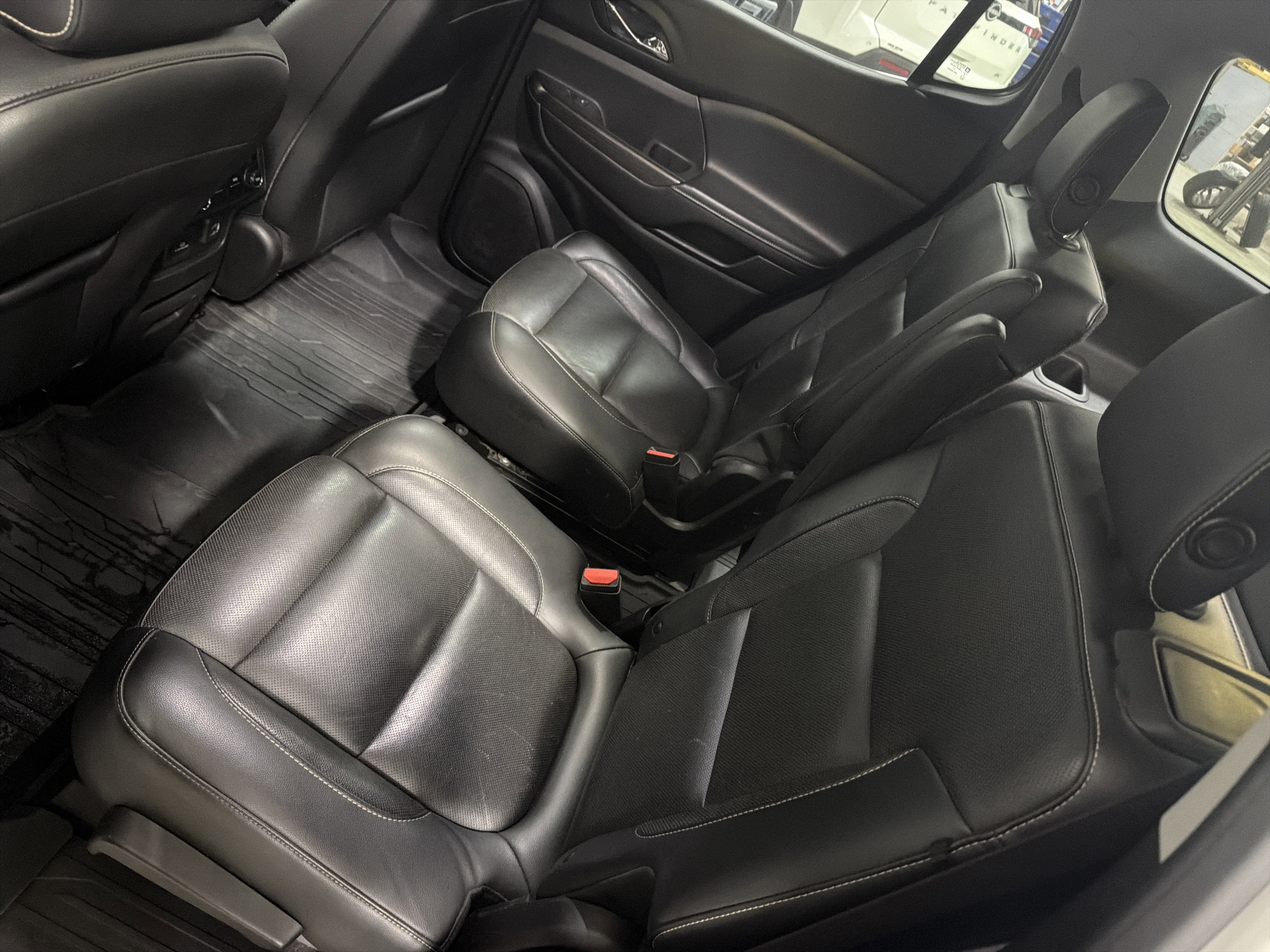 Used 2019 GMC Acadia SLT AWD/4WD image 13