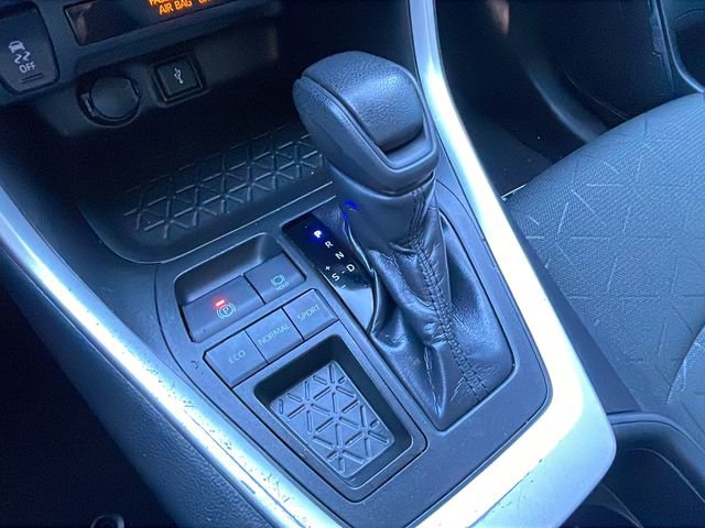 Used 2022 Toyota RAV4 XLE image 28