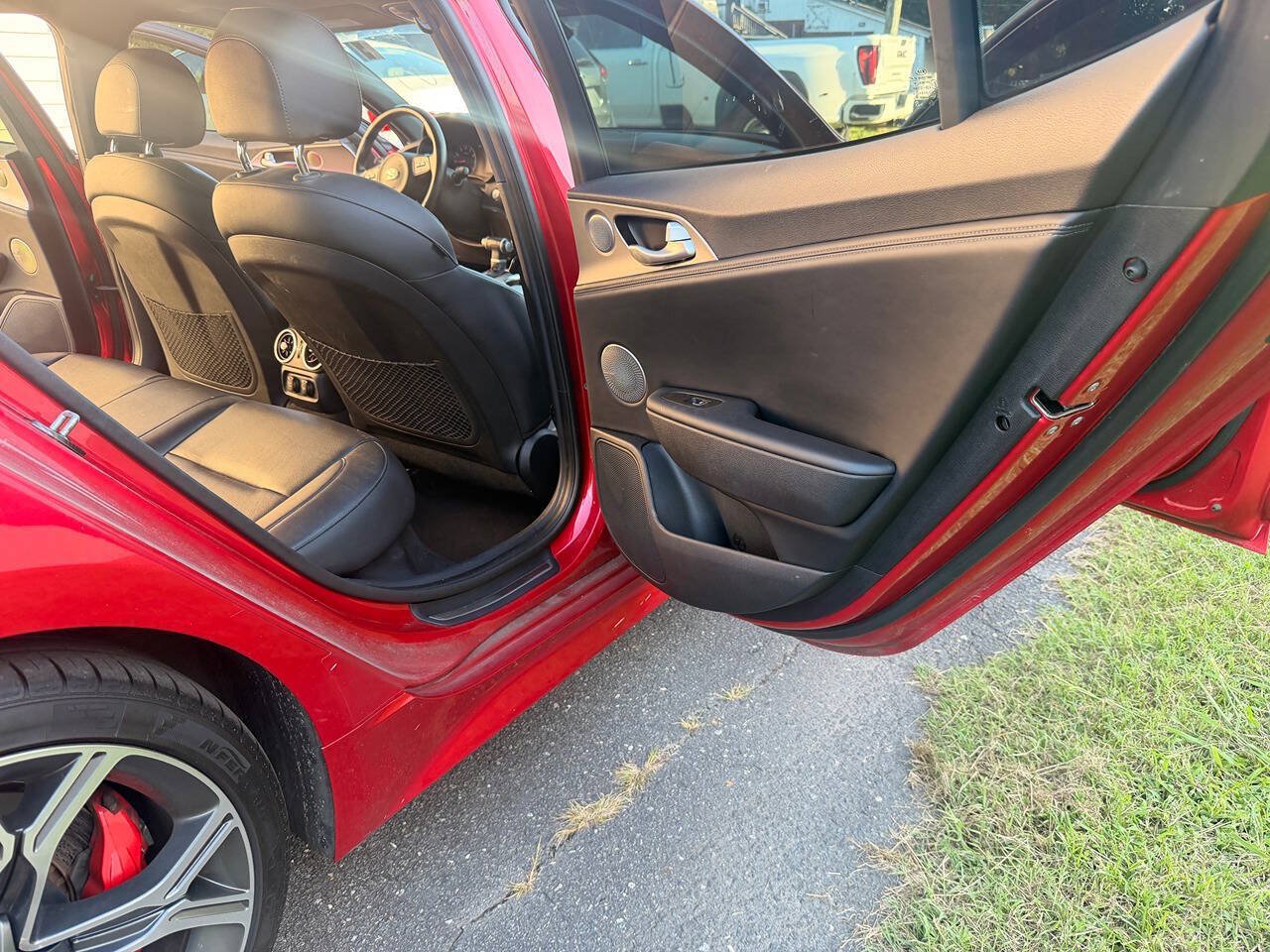 Used 2019 Kia Stinger GT1 RWD image 15