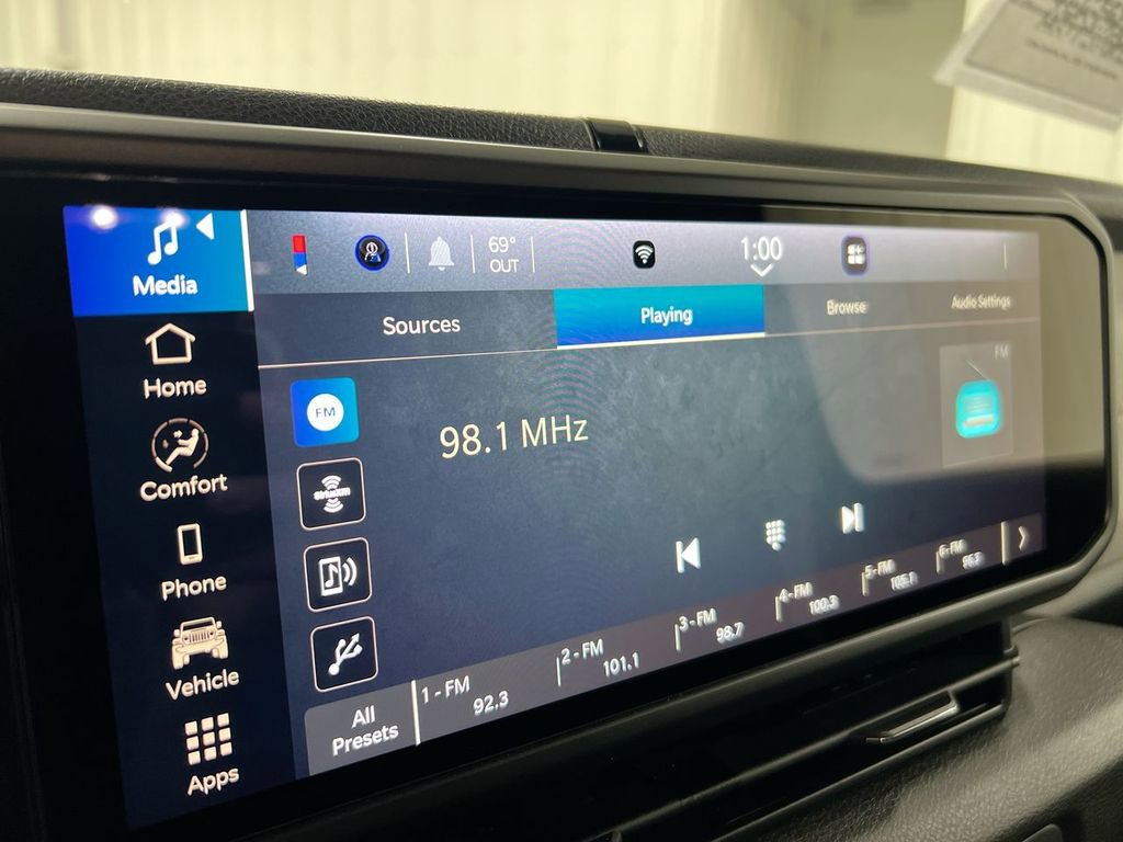 Used 2025 Jeep Wrangler Sport S image 14