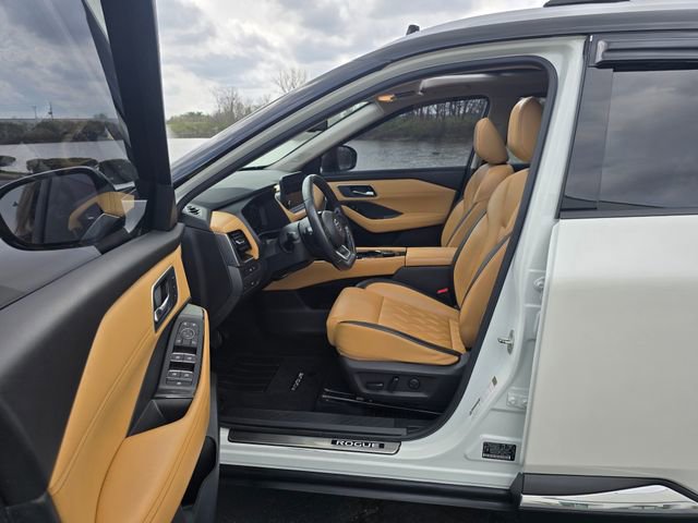 Used 2021 Nissan Rogue Platinum image 12