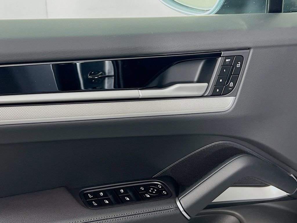 New 2026 Porsche Cayenne image 20