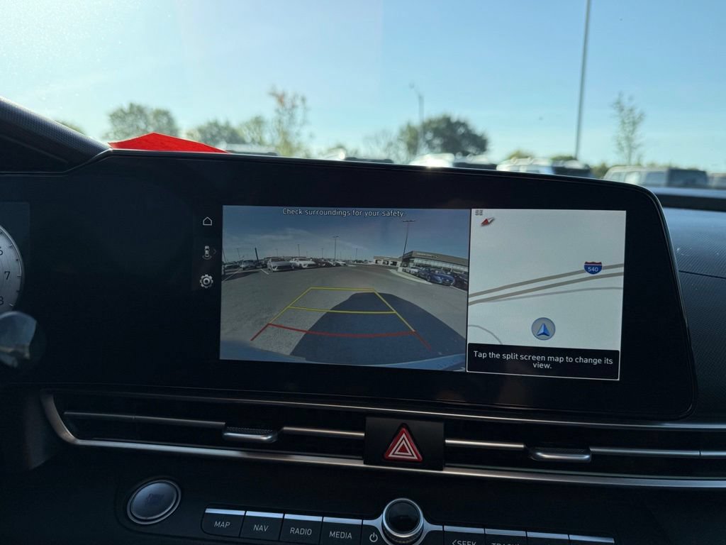 Used 2025 Hyundai Elantra SEL FWD image 16