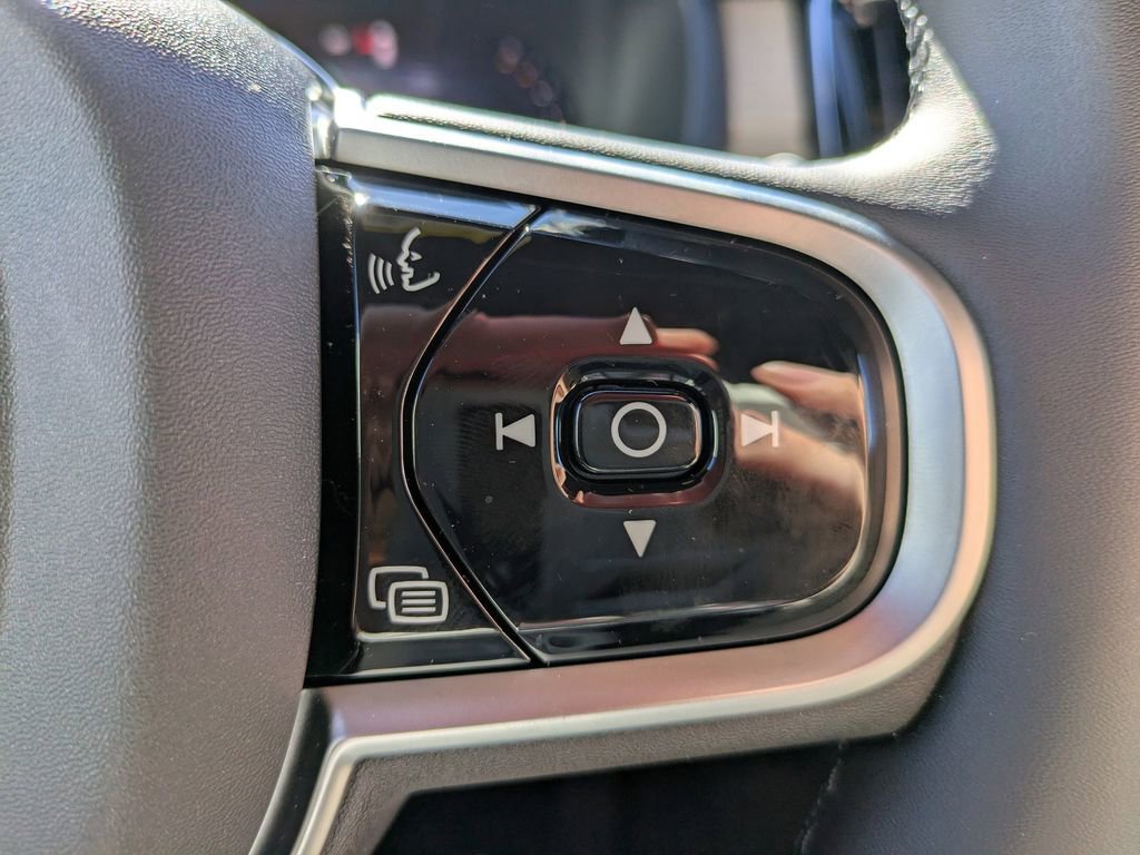 New 2026 Volvo XC90 B5 Plus w/ Protection Package Premier image 26