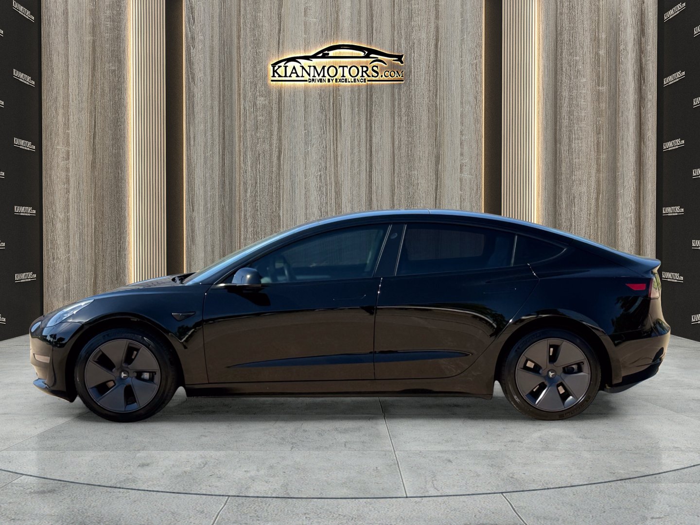 Used 2023 Tesla Model 3 Standard Range RWD image 4