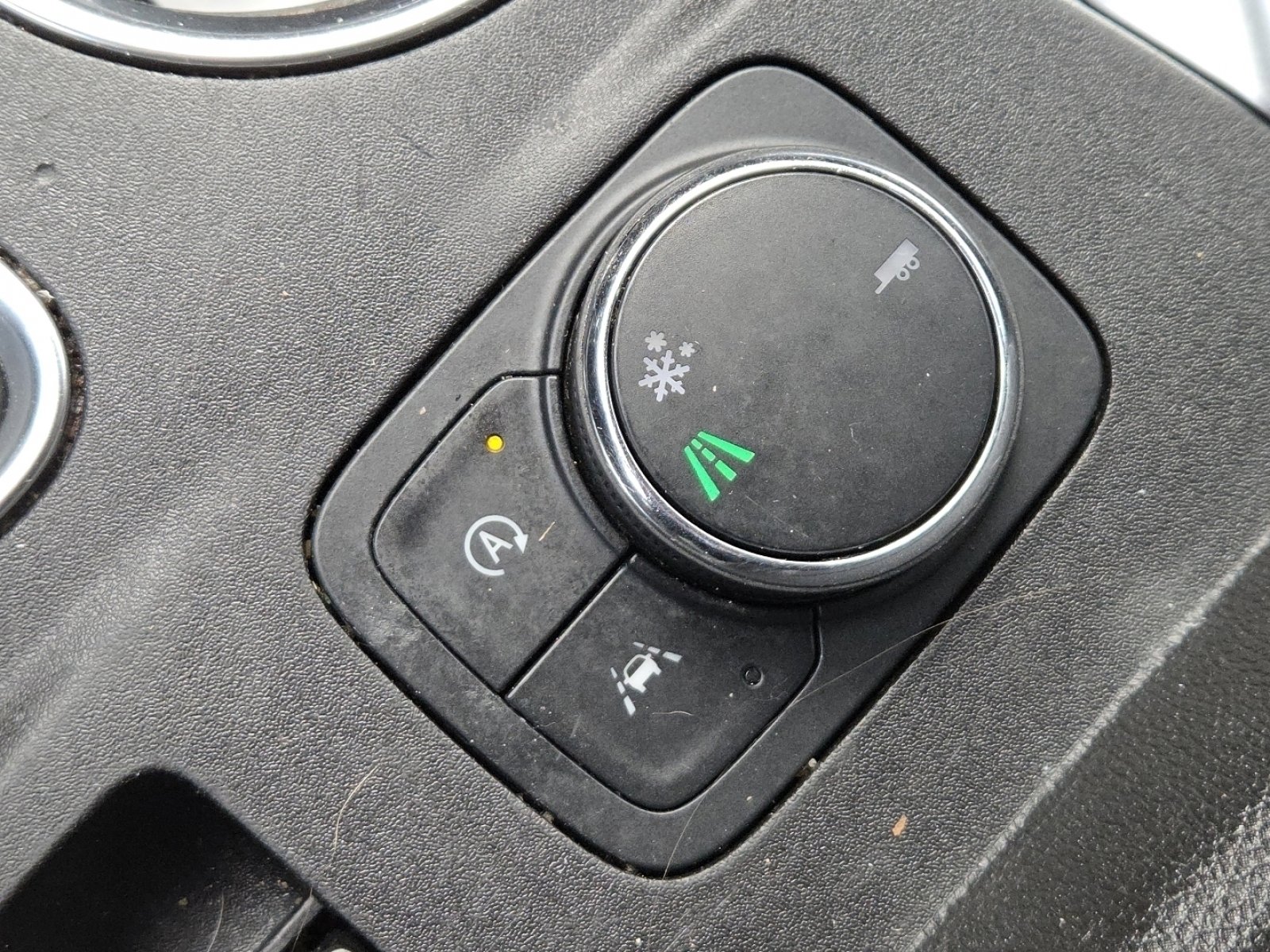 Used 2023 Chevrolet Traverse LT FWD image 9