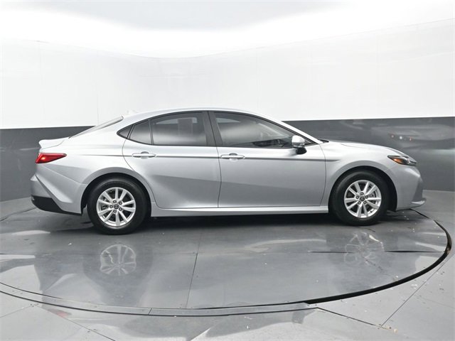 Used 2025 Toyota Camry LE image 2