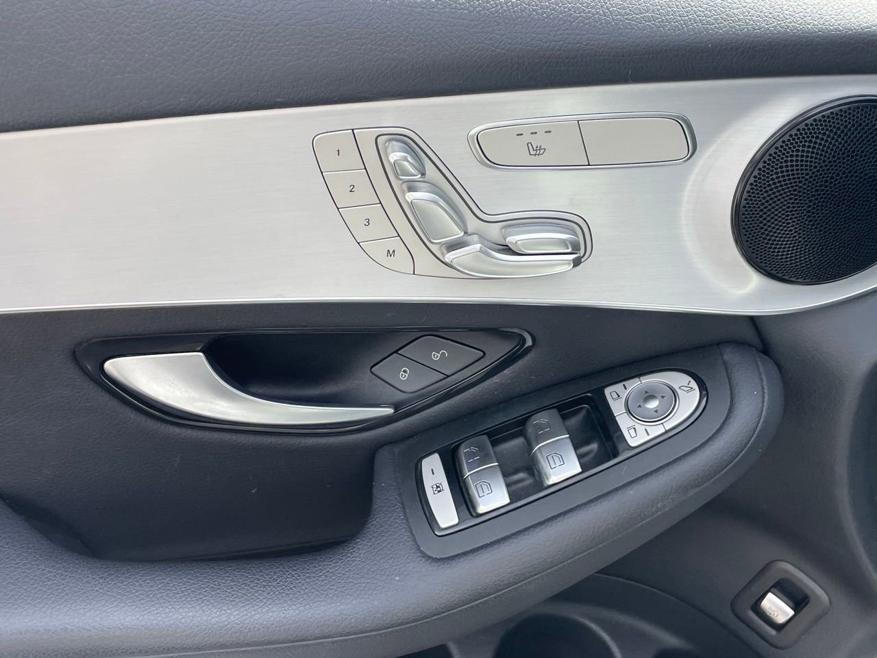 Used 2021 Mercedes-Benz GLC 300 image 8