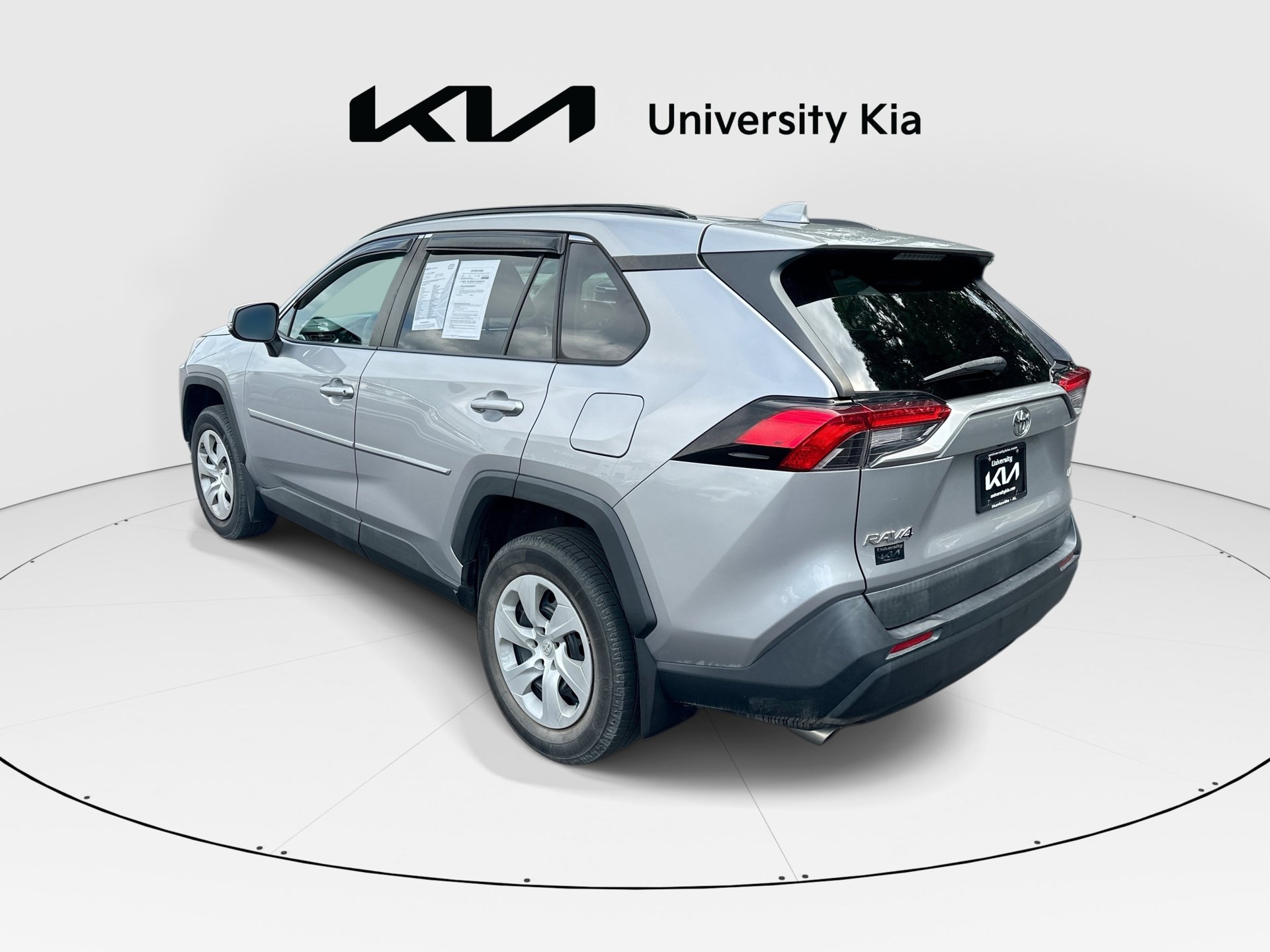 Used 2019 Toyota RAV4 LE FWD image 6