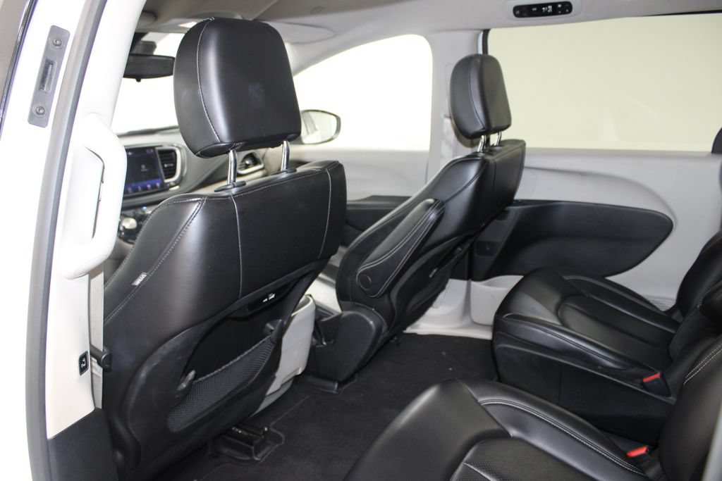 Used 2024 Nissan Versa SR FWD image 61