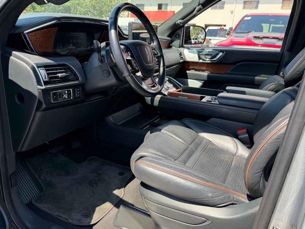 Certified 2024 Lincoln Navigator Black Label AWD/4WD image 12