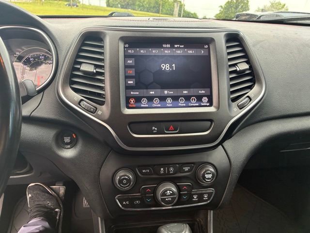 Used 2019 Jeep Cherokee Trailhawk AWD/4WD image 18