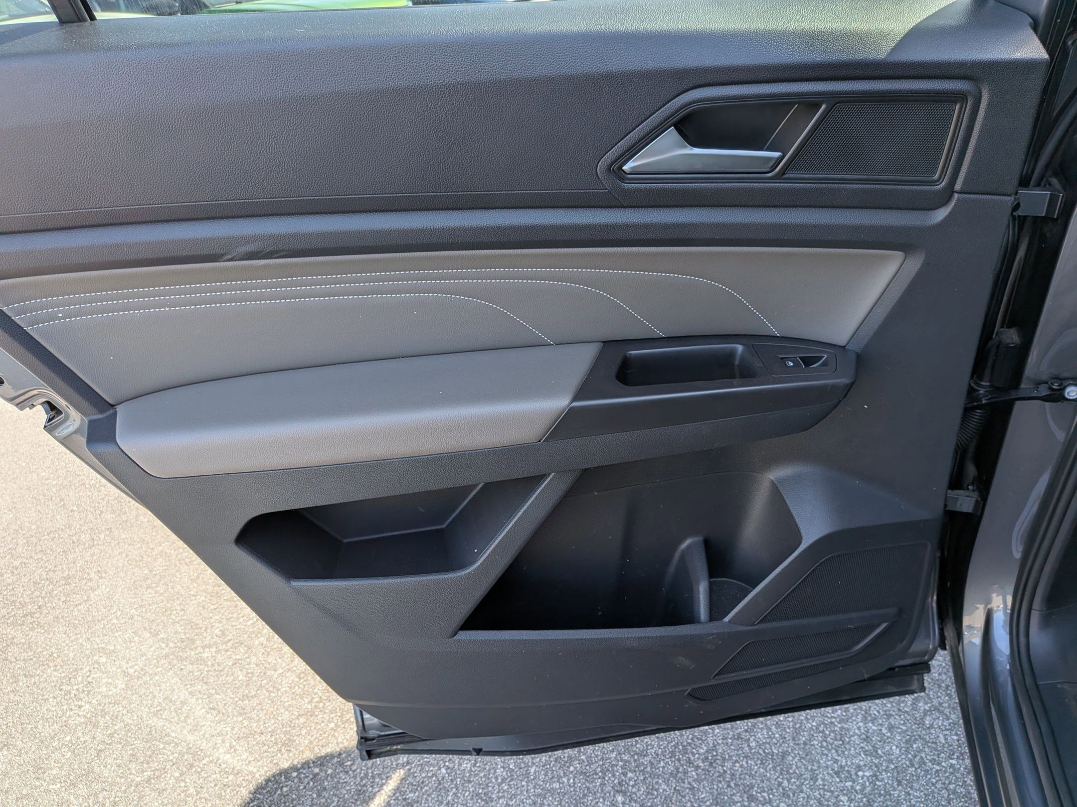 Used 2023 Volkswagen Atlas Cross Sport SE w/ Panoramic Sunroof Package image 26
