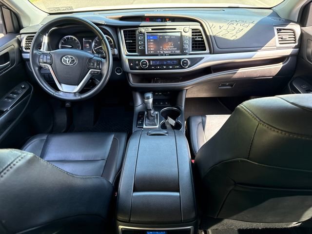 Used 2019 Toyota Highlander XLE AWD/4WD image 18