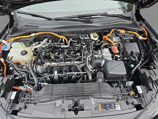 Used 2025 Ford Escape SE FWD image 37