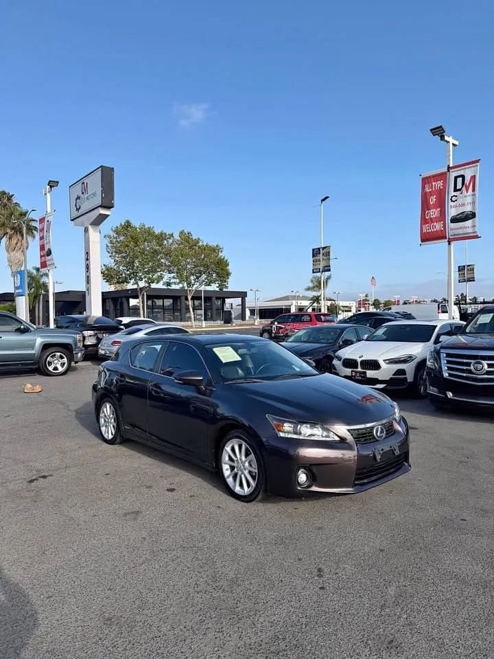 Used 2011 Lexus CT 200h Premium w/ Premium Audio Pkg FWD image 3