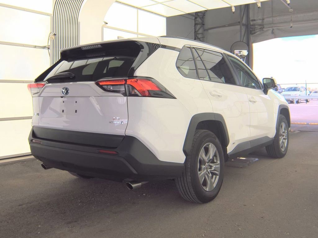 Used 2024 Toyota RAV4 LE AWD/4WD image 5