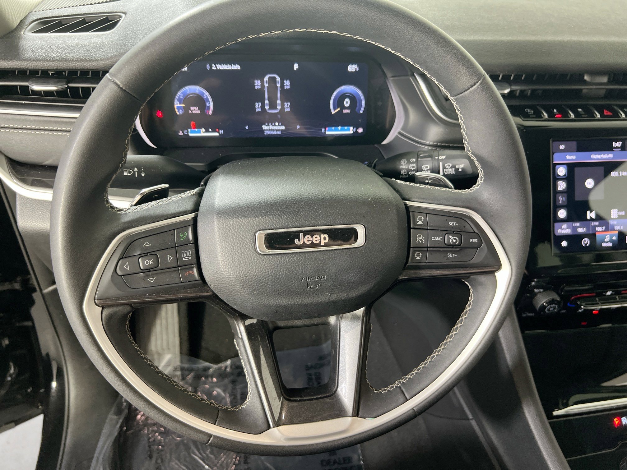 Used 2023 Jeep Grand Cherokee L Laredo AWD/4WD image 11
