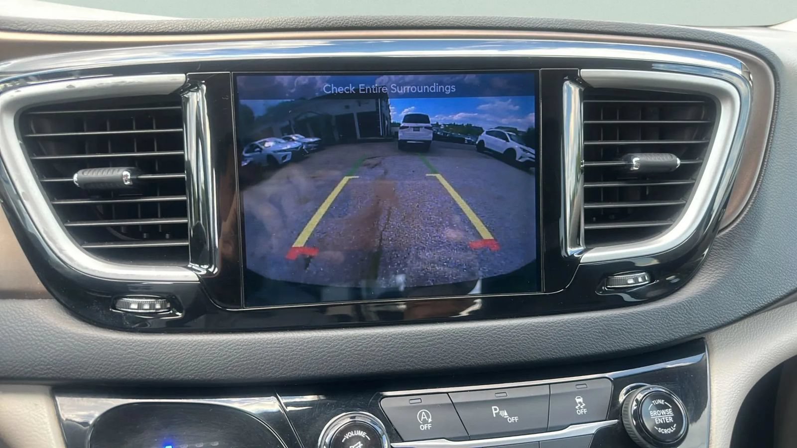 Used 2017 Chrysler Pacifica Touring-L FWD image 20