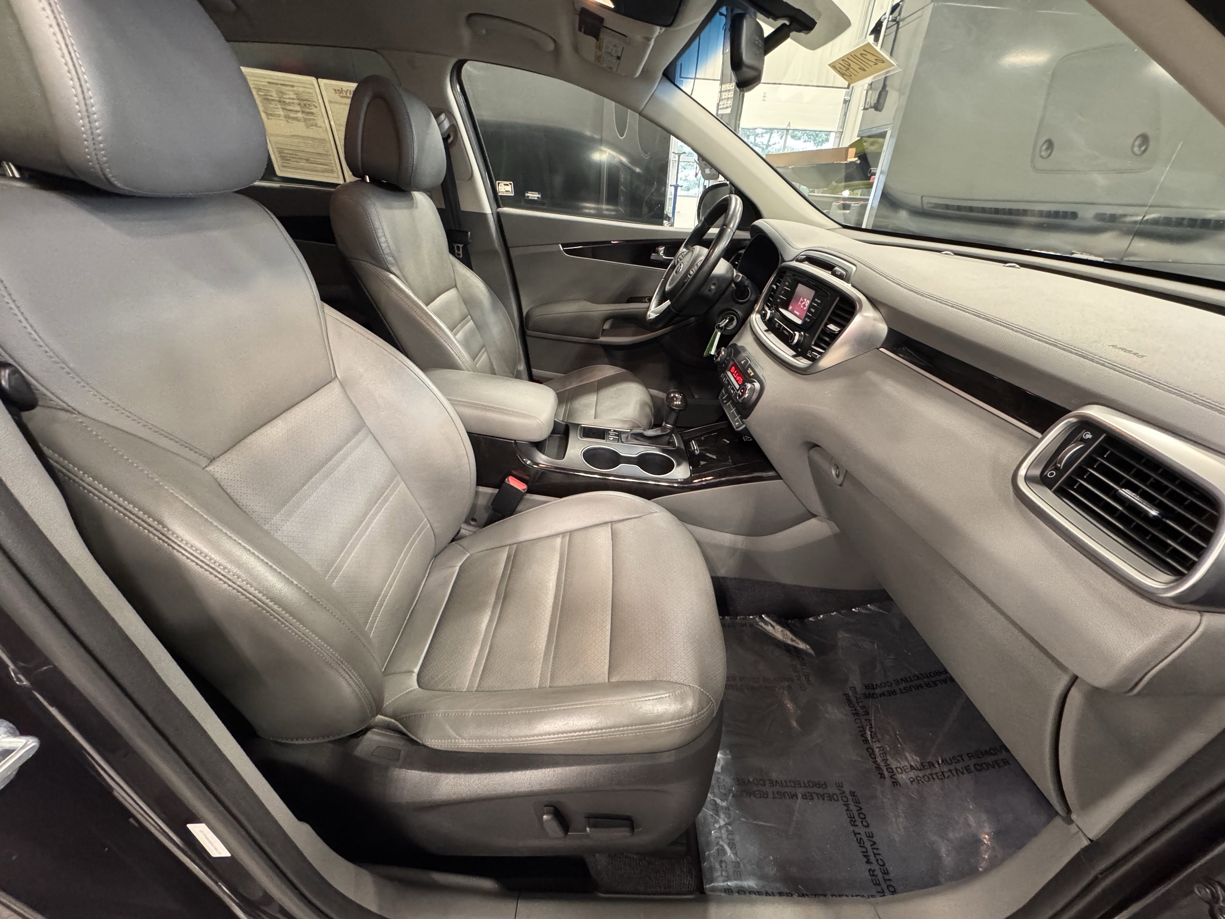 Used 2016 Kia Sorento EX image 25