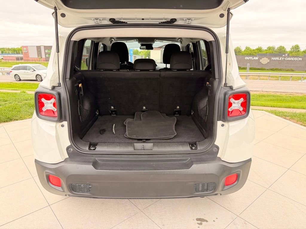 Used 2017 Jeep Renegade Latitude AWD/4WD image 29