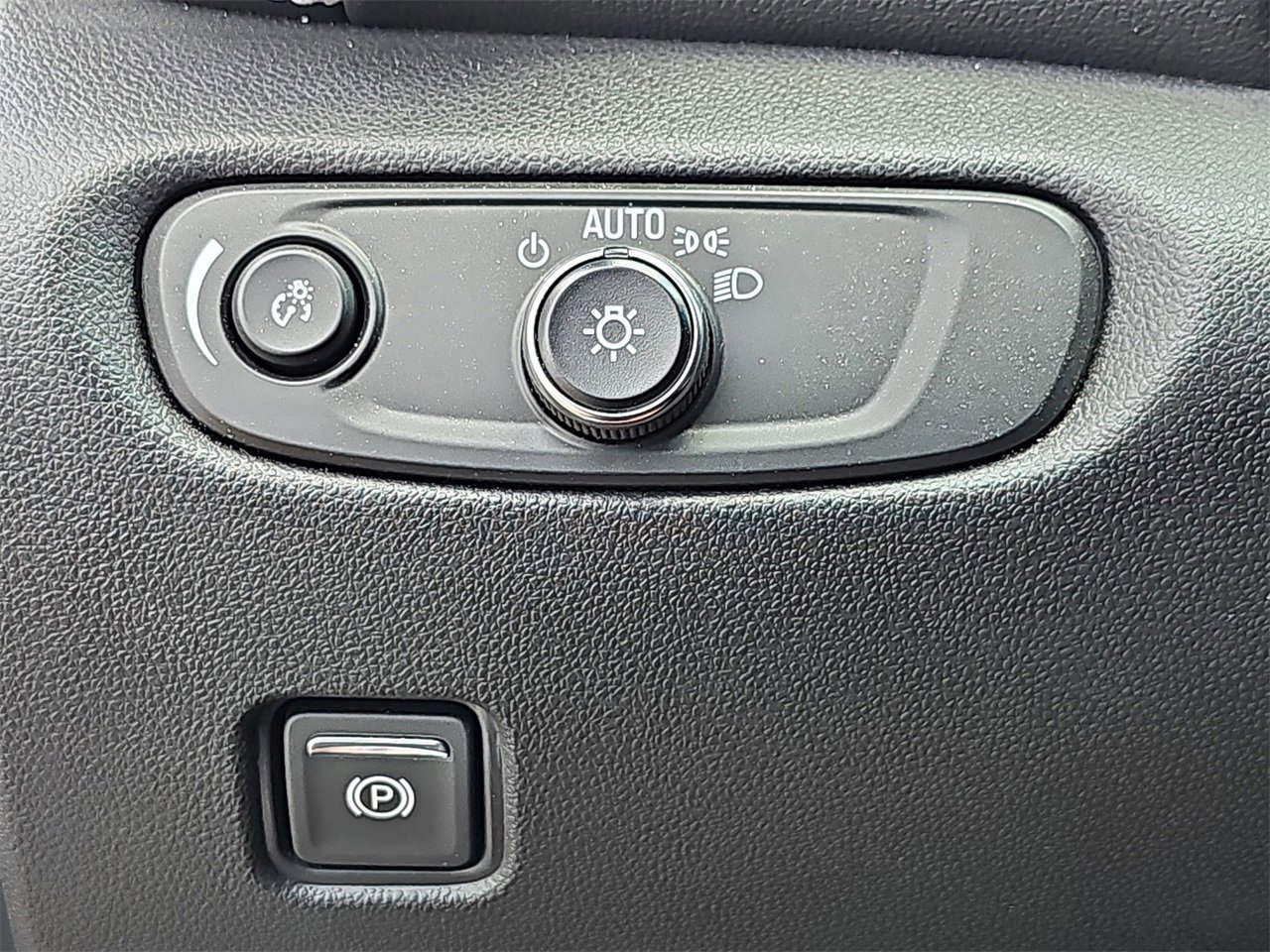 Certified 2023 Chevrolet Blazer LT w/ Convenience Package image 28