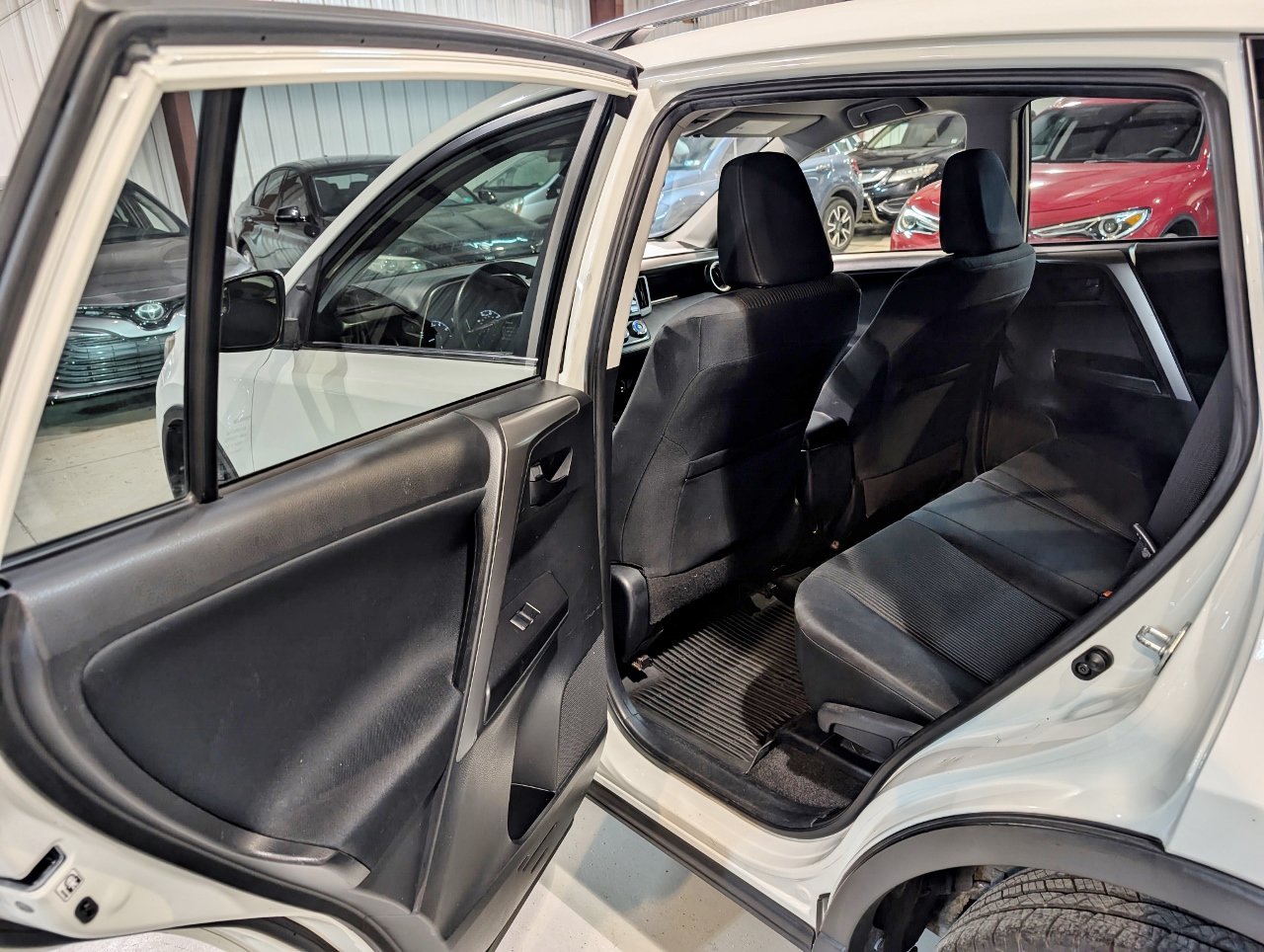 Used 2017 Toyota RAV4 LE w/ All Weather Liner Package AWD/4WD image 18
